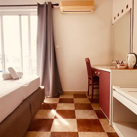 Maistrali & Restaurant מלון