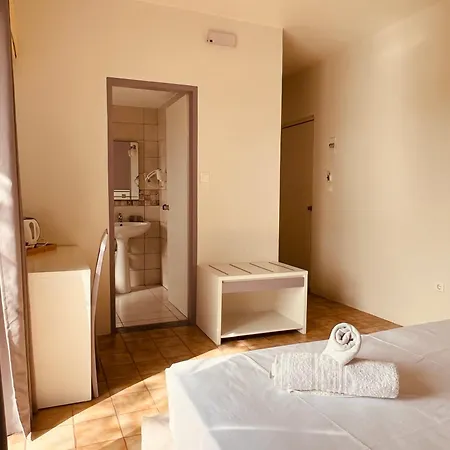 Maistrali & Restaurant מלון *